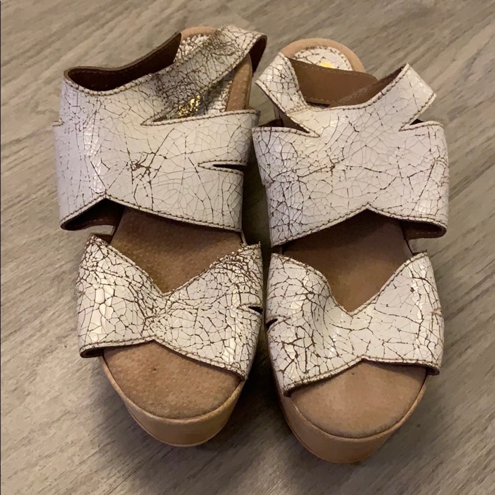 Platform white and gold sandal